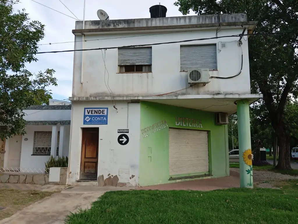 SALONES MAS CASA EN PLANTA ALTA