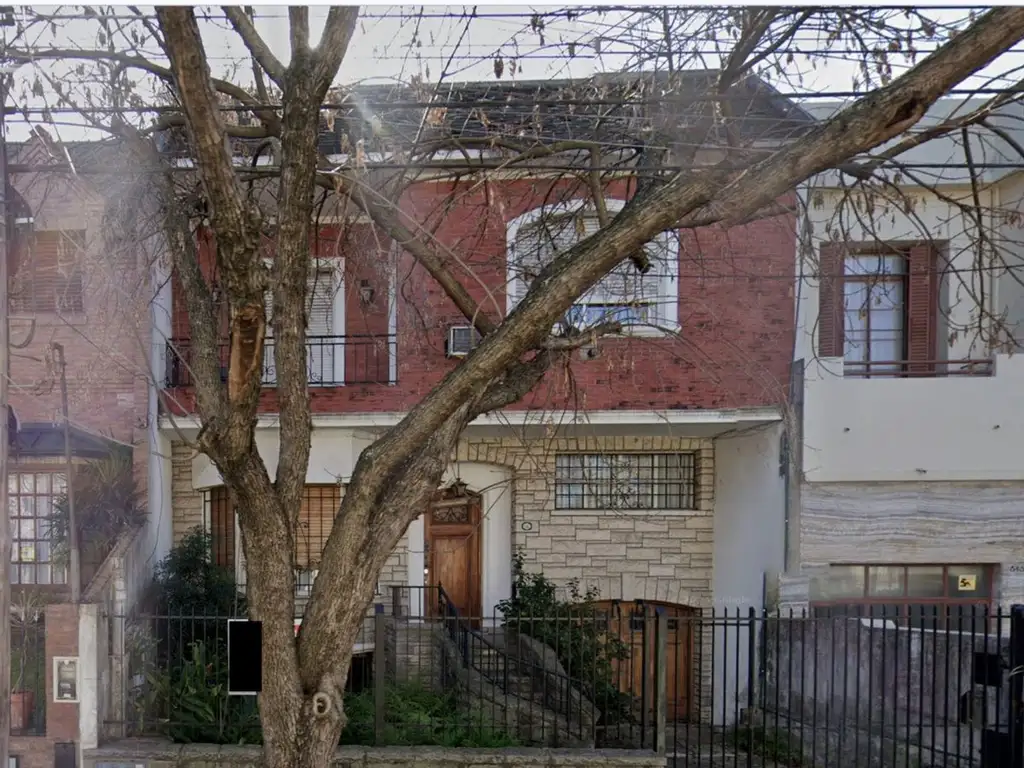 Casa en La Lucila gran lote con pileta