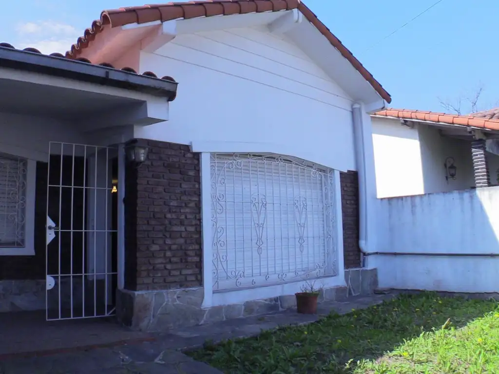 Casa 4 ambientes - Moron Venta o  Permuta