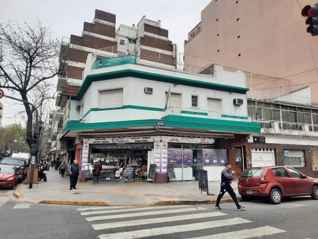 PISO UNICO COMERCIAL ESQUINA 180 MTS TOTALES. S/EXPENSAS