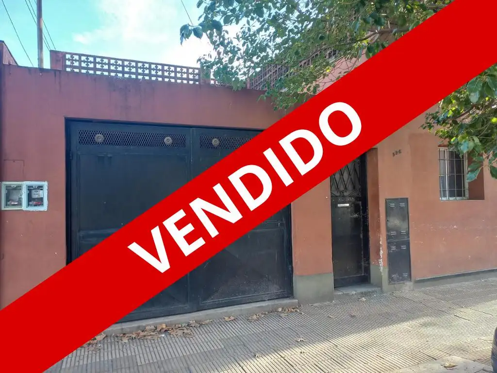 PH TIPO CASA AL FRENTE DE 230 MTS - EEUU 500 - VILLA MARTELLI - VENDE -