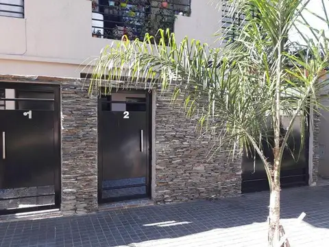 HERMOSO DEPTO. TIPO PH DE 2 AMBIENTES CON PATIO EN ALQUILER - FLORIDA OESTE