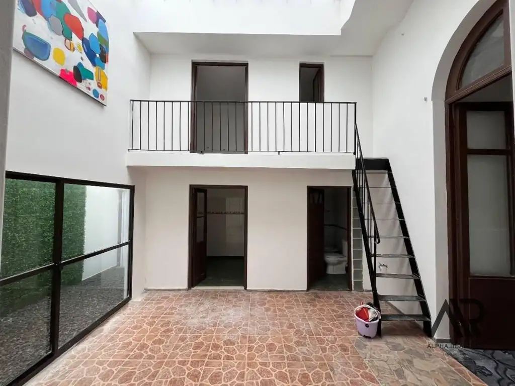 Venta Casa Con Renta 3 Dormitorios Y 2 Baños En El Centro. Ideal Inversión.