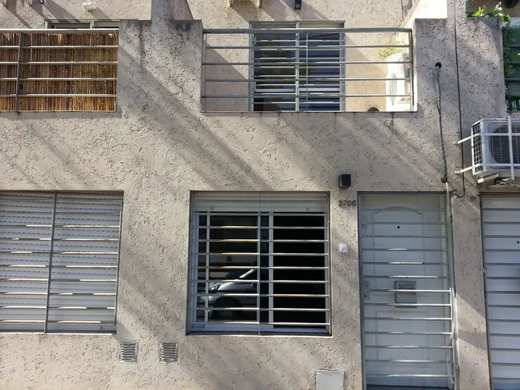 PH 2 AMB EN DOS PLANTAS ENTRADA INDEPENDIENTE BAÑO Y TOILETTE Y BALCON ATERRAZADO