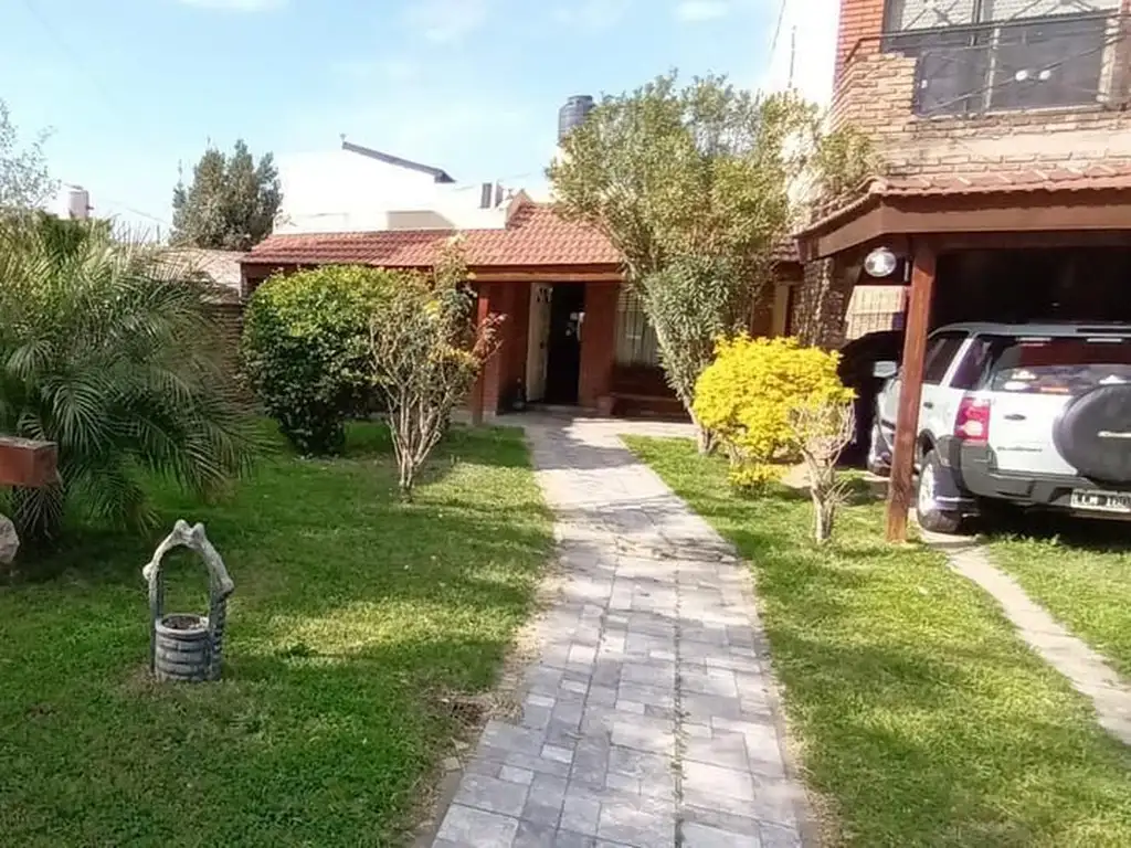 OPORTUNIDAD VENTA CASA 4 AMBIENTES CON PATIO, PILETA Y COCHE