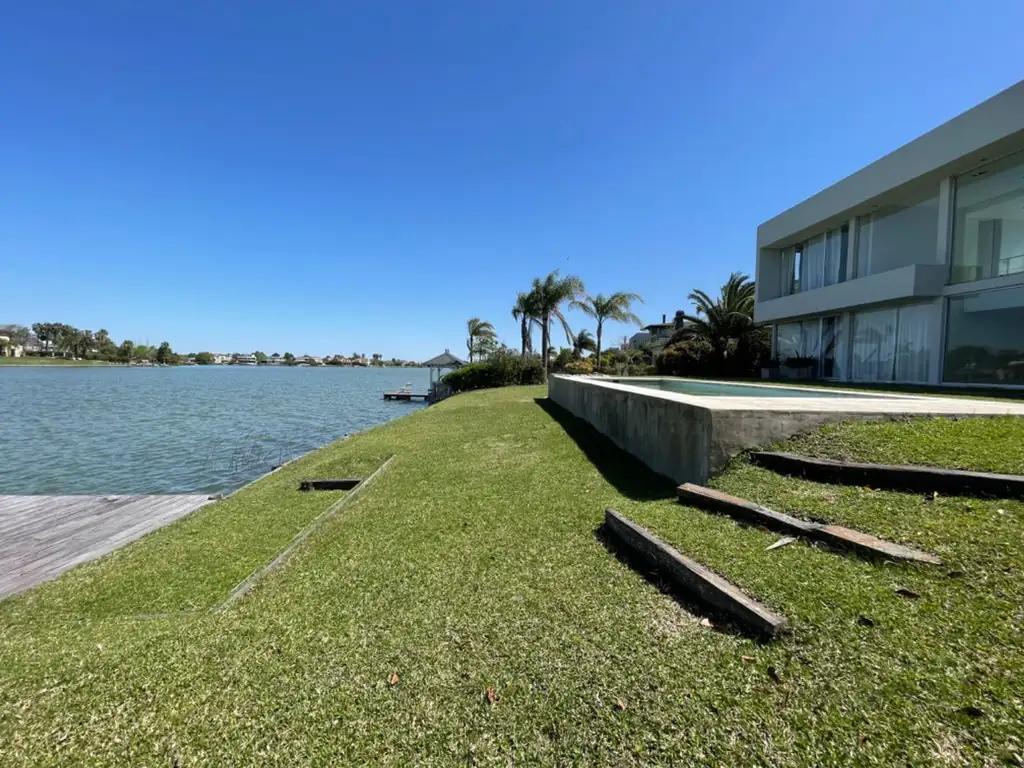 Casa en Alquiler Anual al Lago Castores Nordelta