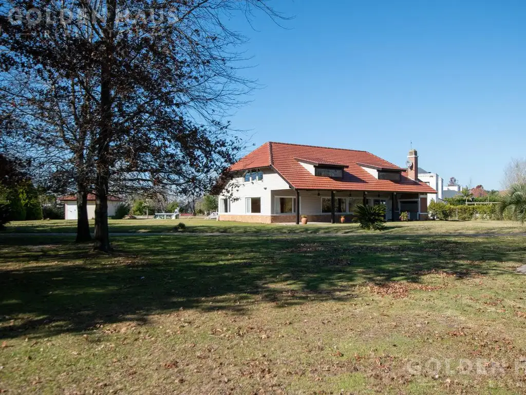 Casa Venta/ 5 ambientes/  Isla Del Este