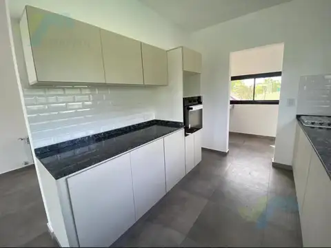 Venta de Casa,4 ambientes, 3 dormitorios, jardín - San Ramon - Foto 0