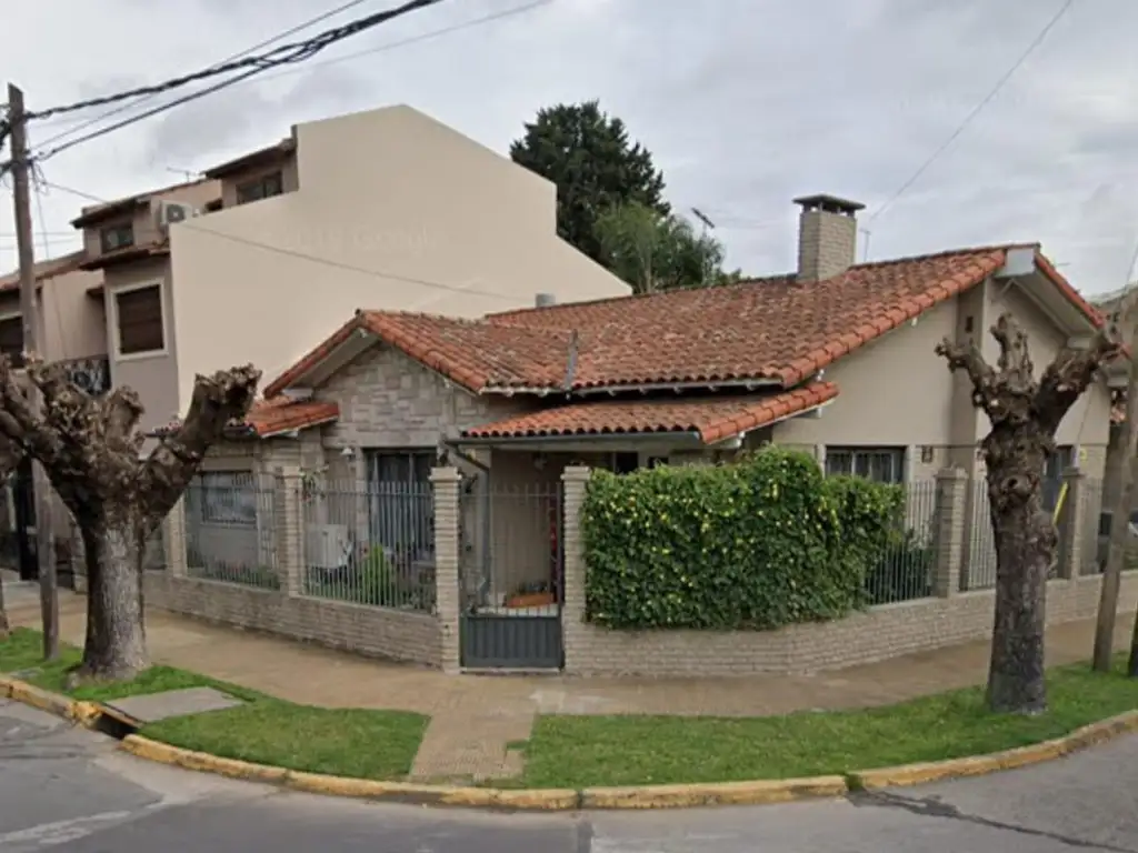 Casa en venta de 5 ambientes, San Isidro.