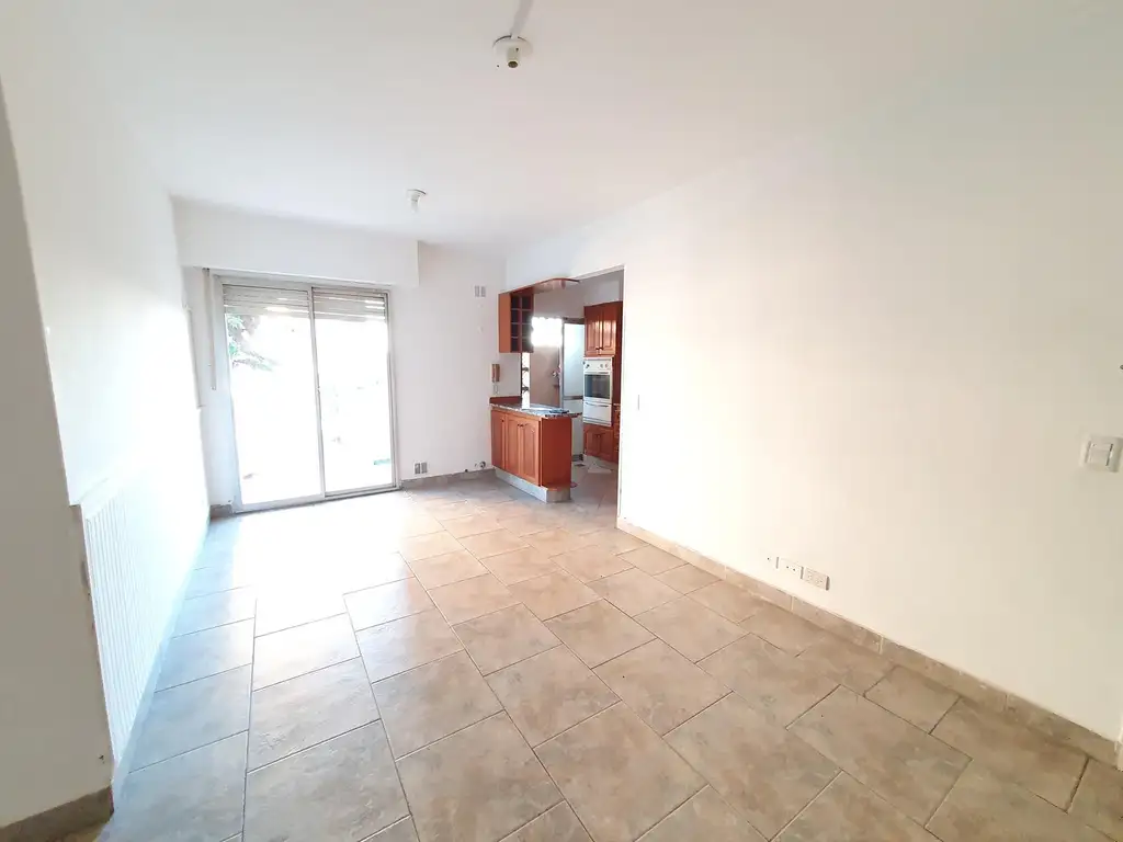 Departamento de 3 Ambientes con Balcón, Cerca de Panamericana y Av. Mitre- En Venta