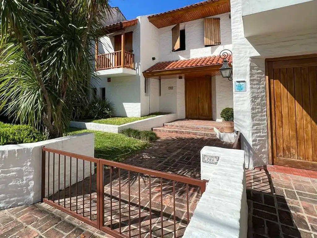 Casa colonial en 2 plantas en venta en  Acassuso Santa Fe / Fleming