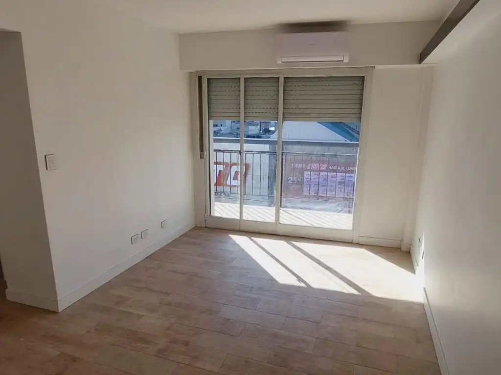 VENTA 4 AMBIENTES CON BALCON Y COCHERA *RECICLADO*