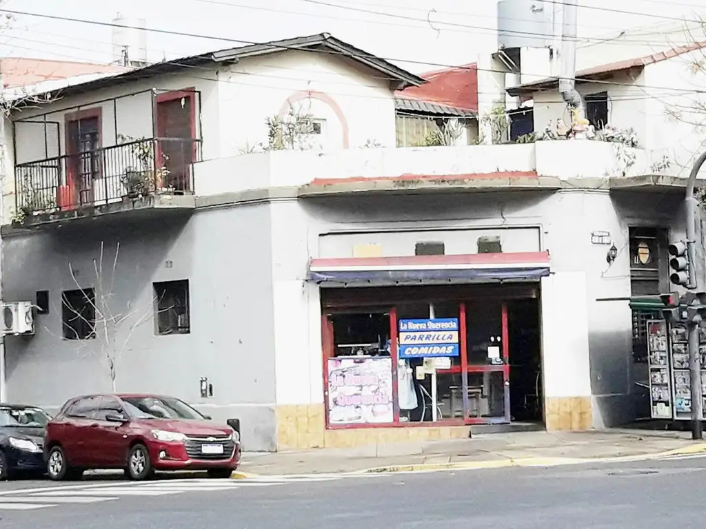 CASA CON LOCAL EN VENTA DE 5 AMBIENTES CON LOCAL EN BOEDO.