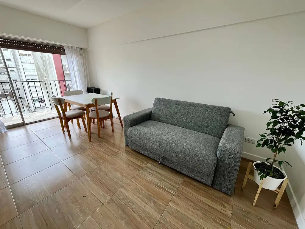 VENTA Departamento 1 ambiente con balcón saliente - Centro Mar del Plata