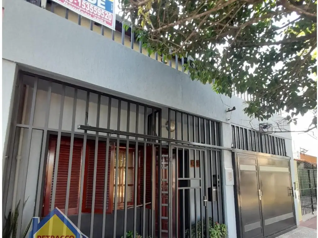 Casa en dos plantas de 4 dormitorios en Venta