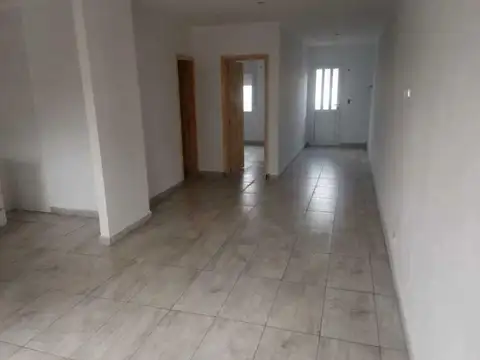 Casa en venta - 1 dormitorio 1 baño - Cochera - 150mts2 - Necochea