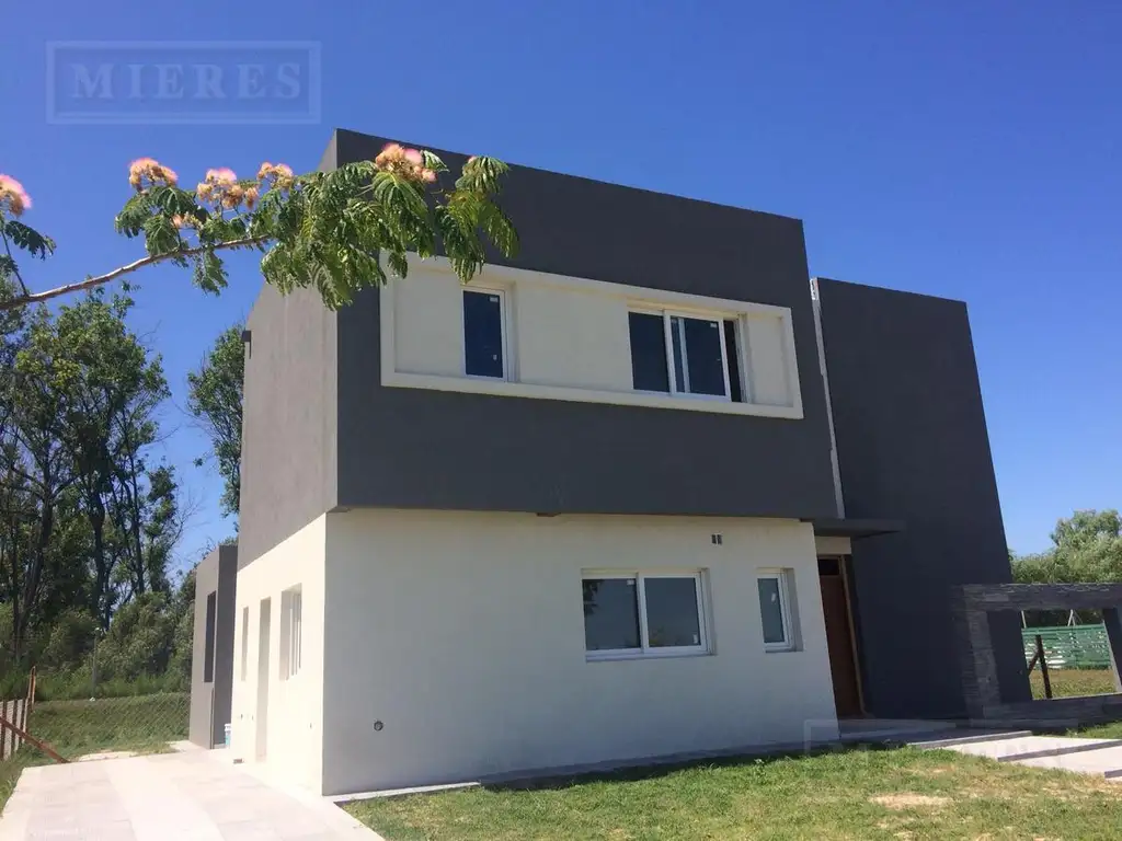 Casa en  venta con renta sobre lote interno,  Puertos Barrio Acacias