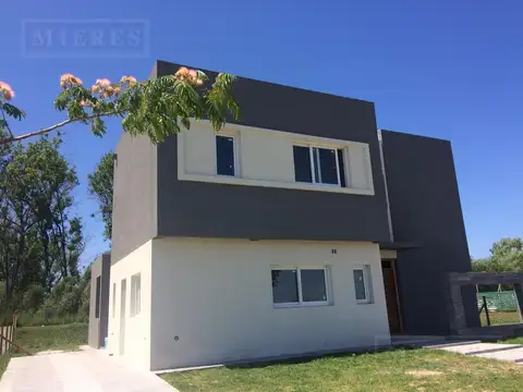 Casa en  venta con renta sobre lote interno,  Puertos Barrio Acacias