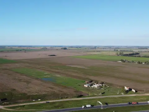 Sobre Autopista mas de 200 metros de Frente Zona Ramallo