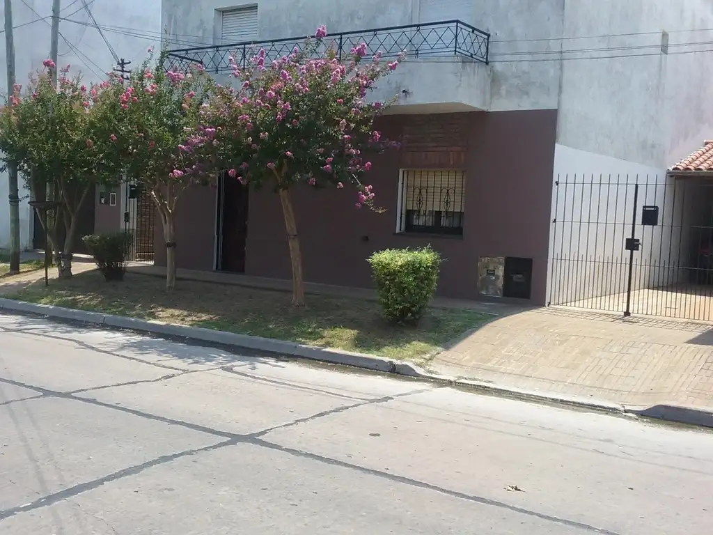 OPORTUNIDAD NUEVO VALOR DOS CASAS EN VENTA. A DOS CUADRAS DE ESTACIÓN HUDSON