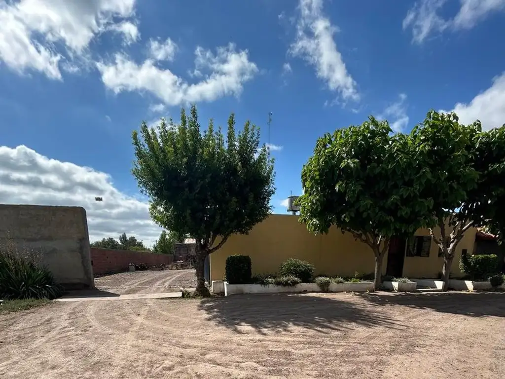 Galpón con casa en venta en Palmira San Martin