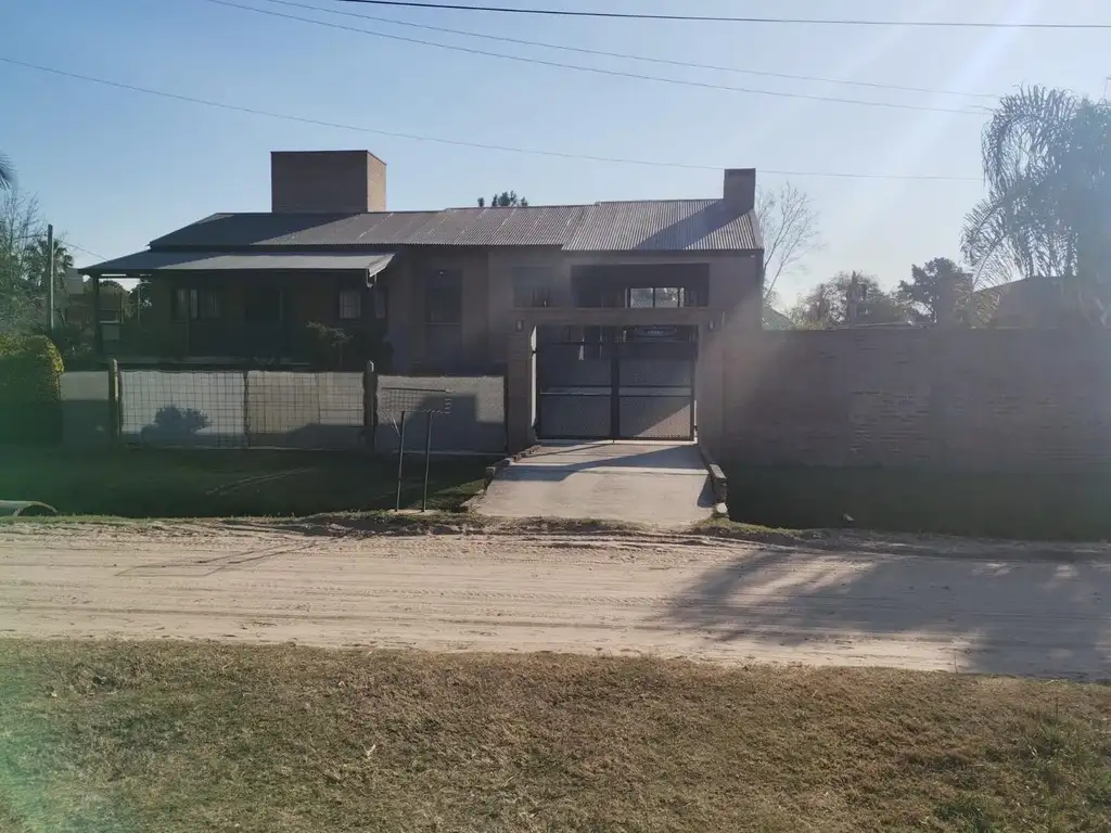 CASA SOBRE RUTA 1 KM 0,5 PARA VIVIENDA FAMILIAR