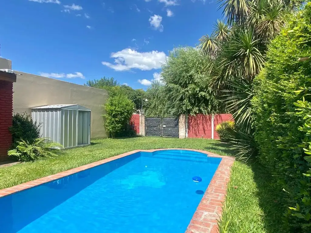 Venta Casa Quinta en City Bell con pileta