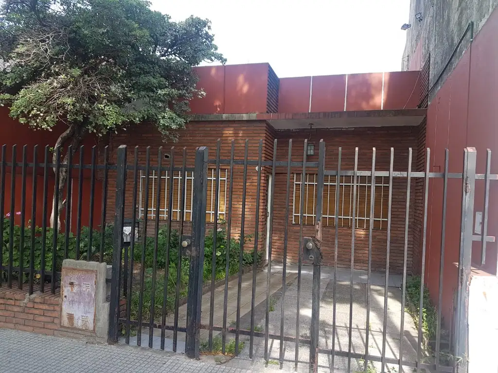 Excelente casa a la venta en Liniers