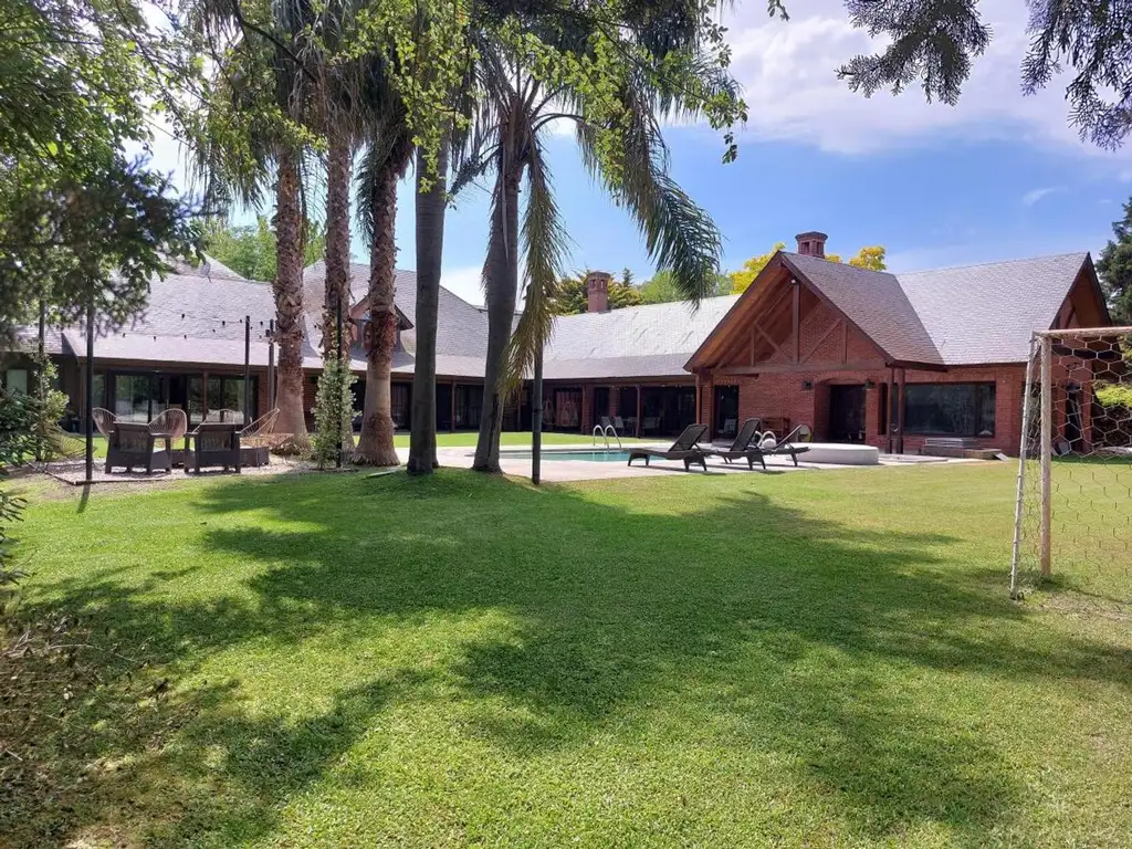 Club de Campo Los Pingüinos -  Venta-  Chalet, 4 dormitorios