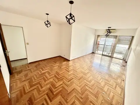 EXCELENTE PISO  CON GRAN BALCON , DEP  Y BAULERA EN RECOLETA
