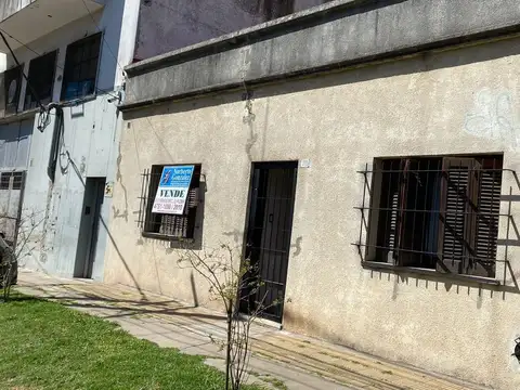 EN VENTA EN VILLA MAIPU CASA DE 3 AMBIENTES SOBRE LOTE DE 10 X 10 - FICHA 9264