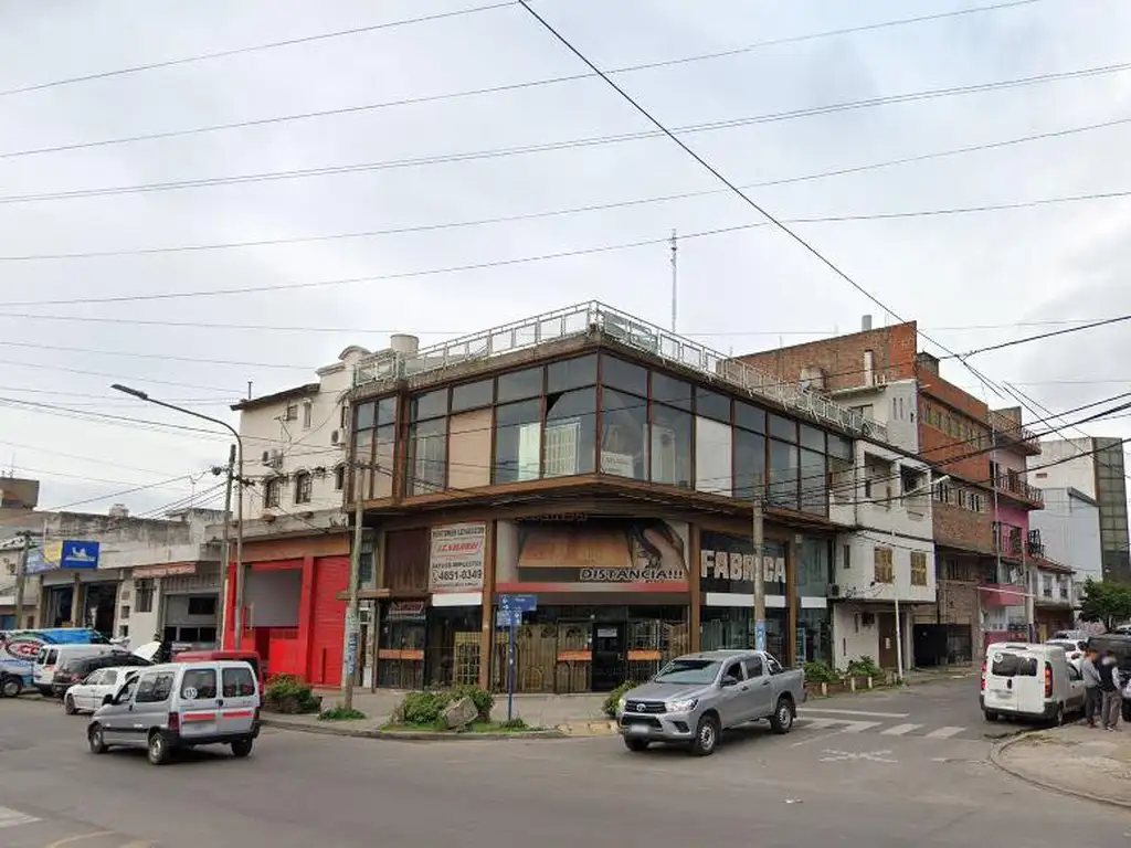 Local Comercial en esquina 200 m² Cub.  s/ Avenida - San Justo