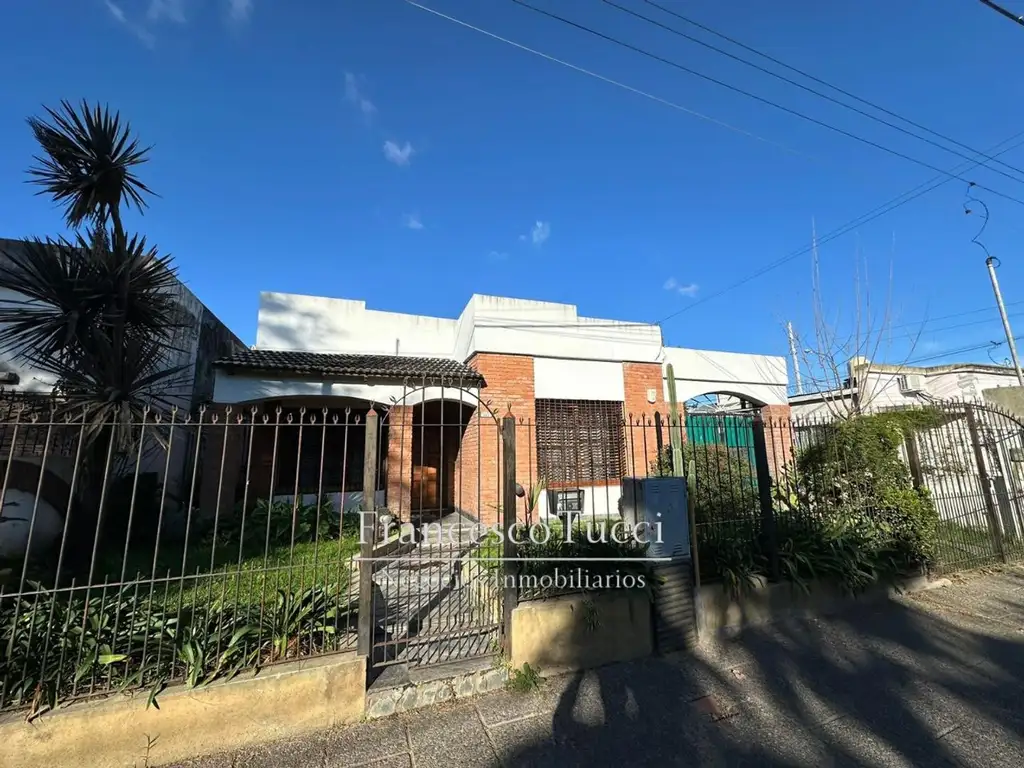 Casa en venta 3 ambientes Lujan Centro