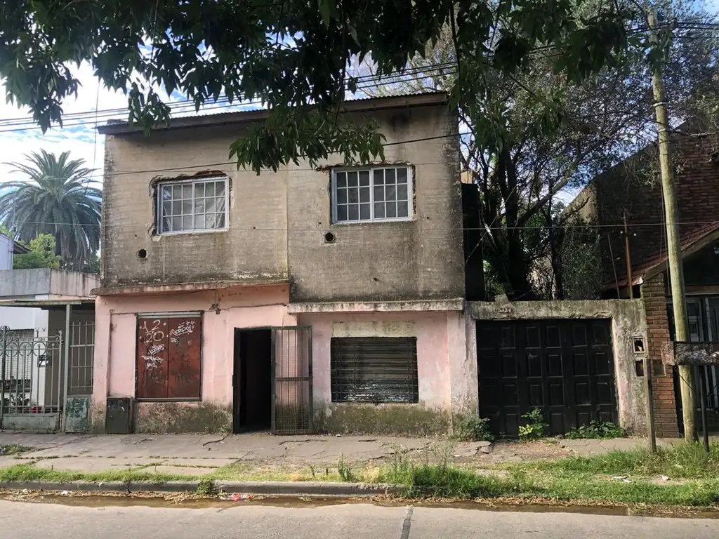 CASA 5 AMB EN VENTA EN BERAZATEGUI