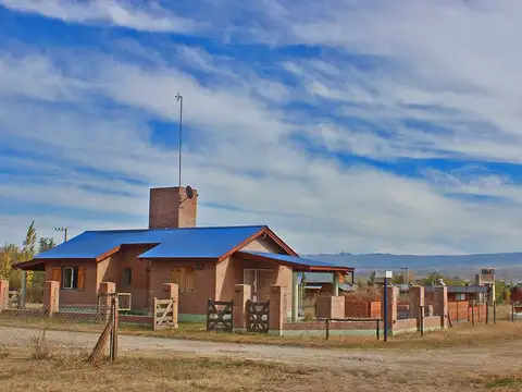 Se venden cabañas en Solar de los molinos.