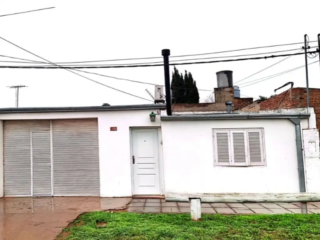 VENTA CASA CON DEPÓSITO GRANDE Y PATIO