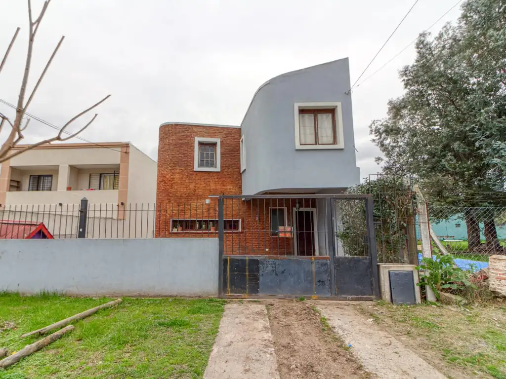 VENTA CASA 5  AMBIENTES - BALCON - PARRILLA PISCINA -  ACEPTA PERMUTA EN PILAR