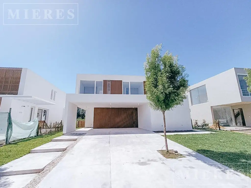 Casa a estrenar sobre lote Interno en Carpinchos, Nordelta.