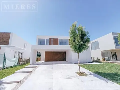 Casa a estrenar sobre lote Interno en Carpinchos, Nordelta.