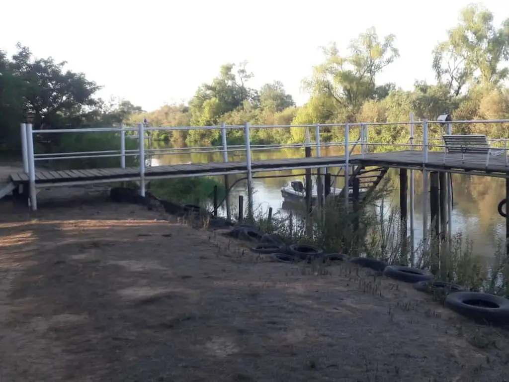 HERMOSA CASA 2 DORMITORIOS CON GRAN TERRENO EN ISLA - CHARIGUE - ENTRE RIOS