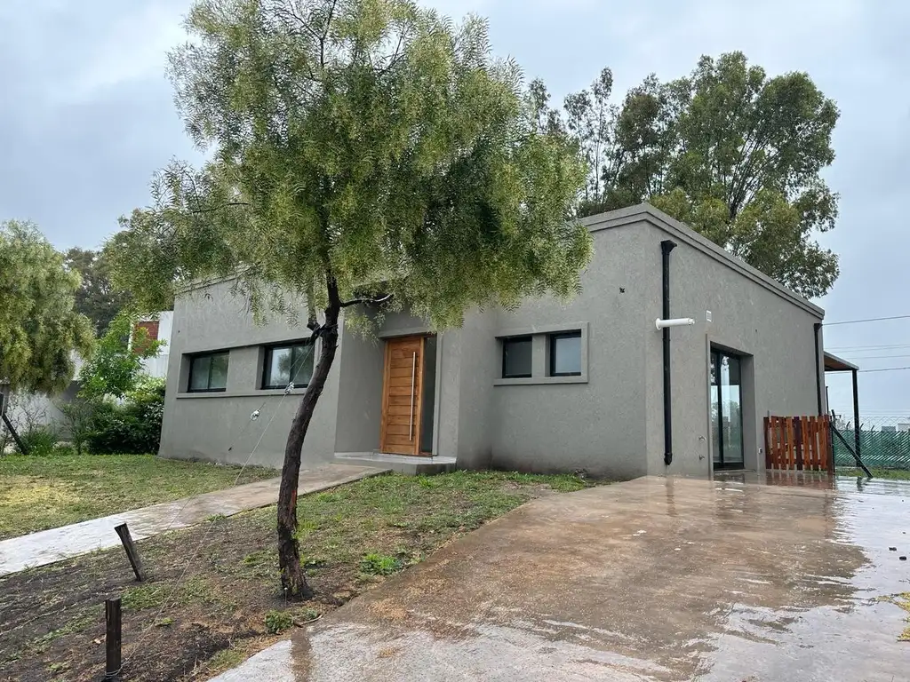 VENTA CASA 5 AMBIENTES - PILAR DEL ESTE