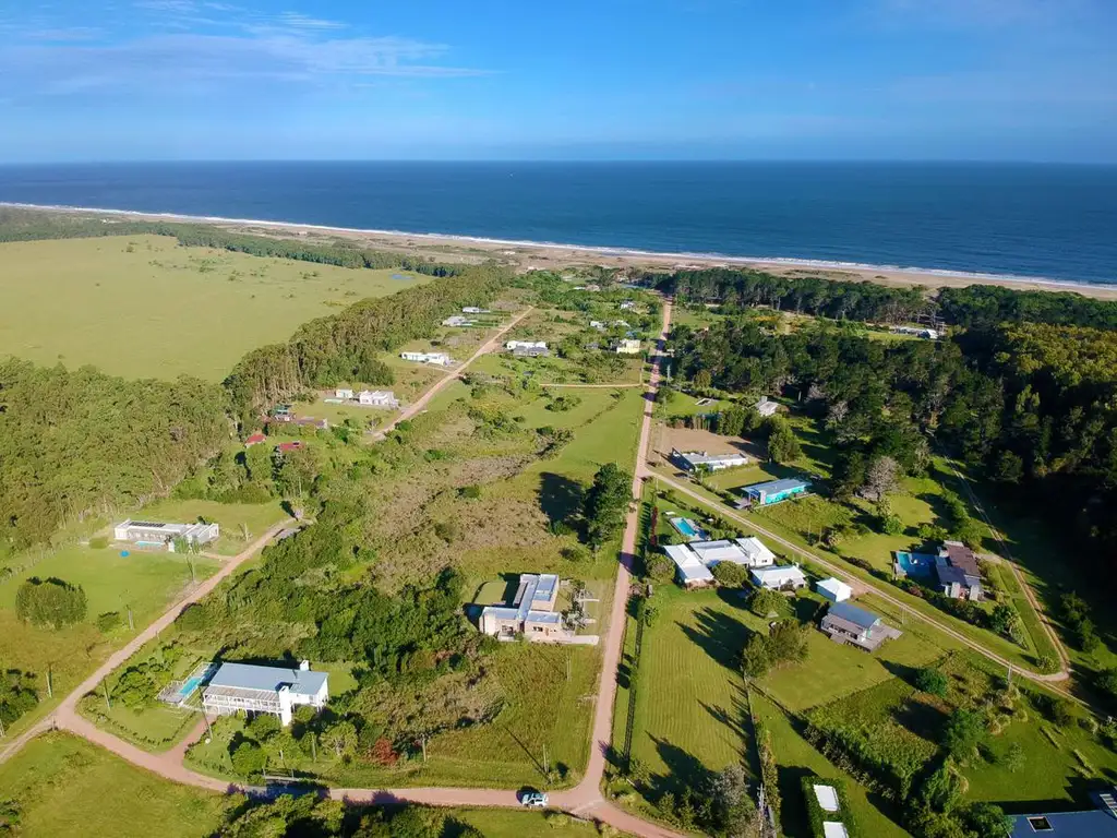 Terreno de 601m² a metros del mar en Punta del Este, sobre ruta 10