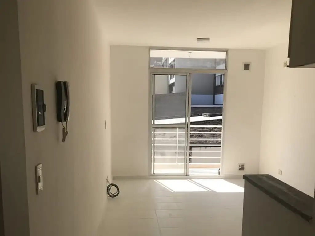 UN DORMITORIO A ESTRENAR ESPAÑA 2307 IMPECABLE BALCON CORRIDO