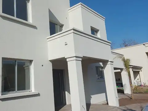 Casa en Venta - 4 dormitorios - USD 387.000