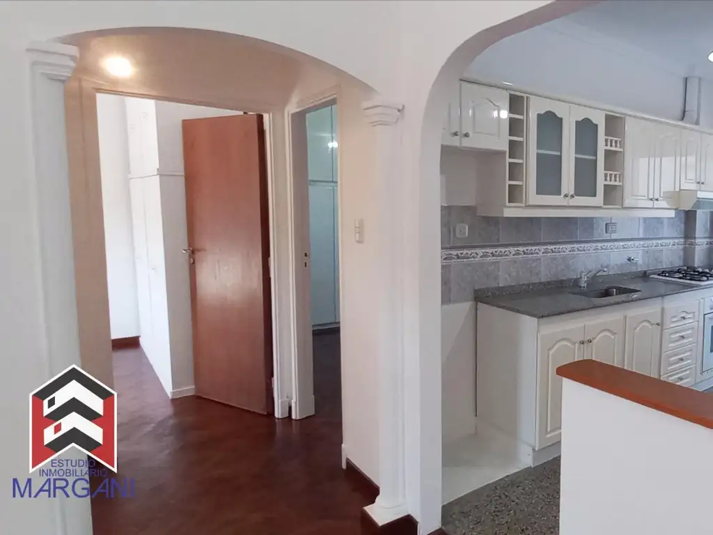 Excelente Departamento 3AMB Sobre importante avenida