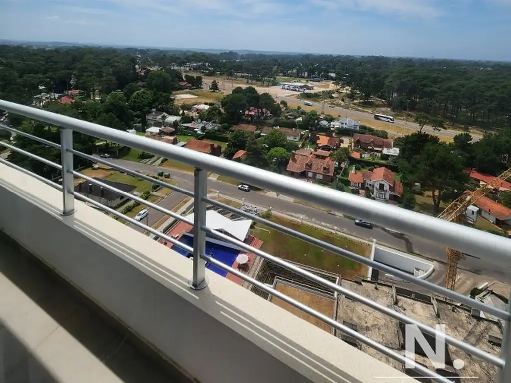 Departamento de 2 dormitorios a estrenar con agradable vista en venta. Punta del Este