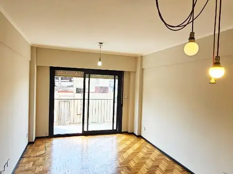 Hermoso departamento de 3 ambientes con balcon y cochera -  en villa del parque