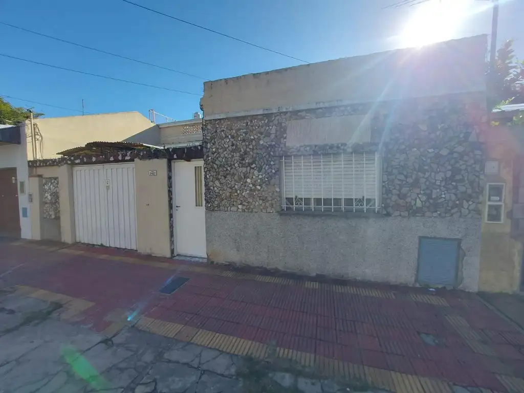 Casa sobre lote propio en Caseros