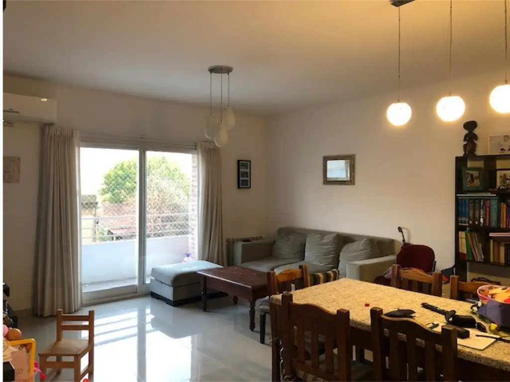 3 AMBIENTES CON COCHERA, BAÑO EN SUITE Y 2DO BAÑO COMPLETO,