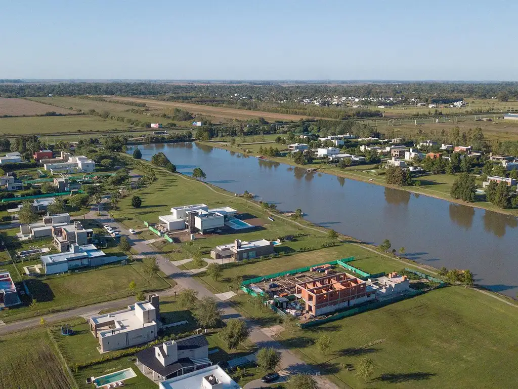 Terreno en  Puerto Roldan con Vista al Lago